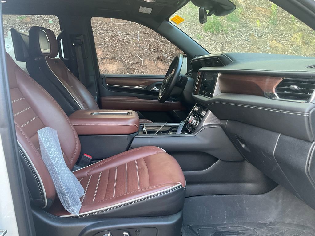 Used 2024 GMC Yukon Denali Ultimate AWD/4WD image 12