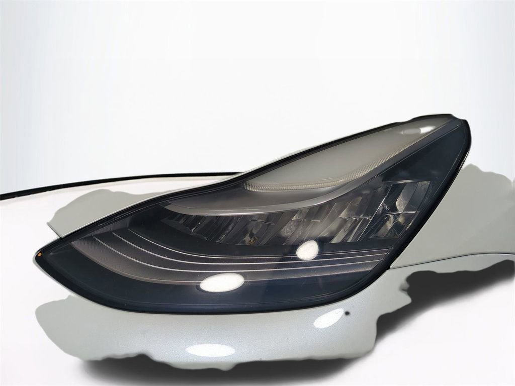 Used 2021 Tesla Model Y Long Range image 10