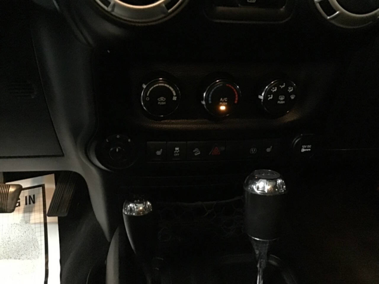 Used 2017 Jeep Wrangler Unlimited Sahara w/ Connectivity Group image 17