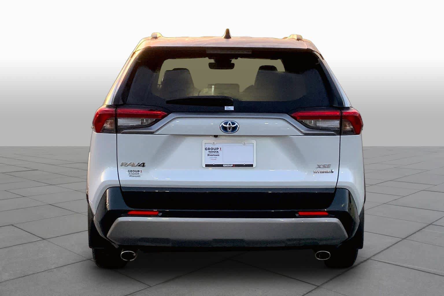 Used 2024 Toyota RAV4 XSE AWD/4WD image 5