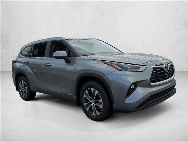 Certified 2026 Toyota Highlander XLE image 3