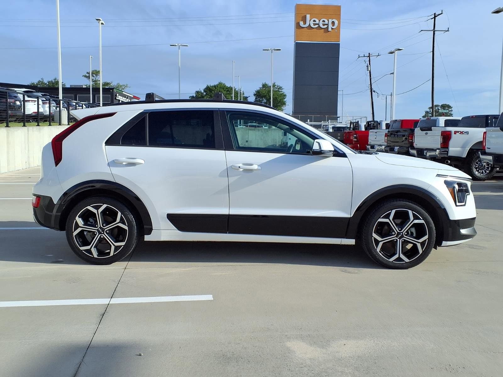 Used 2024 Kia Niro EX Touring FWD image 5