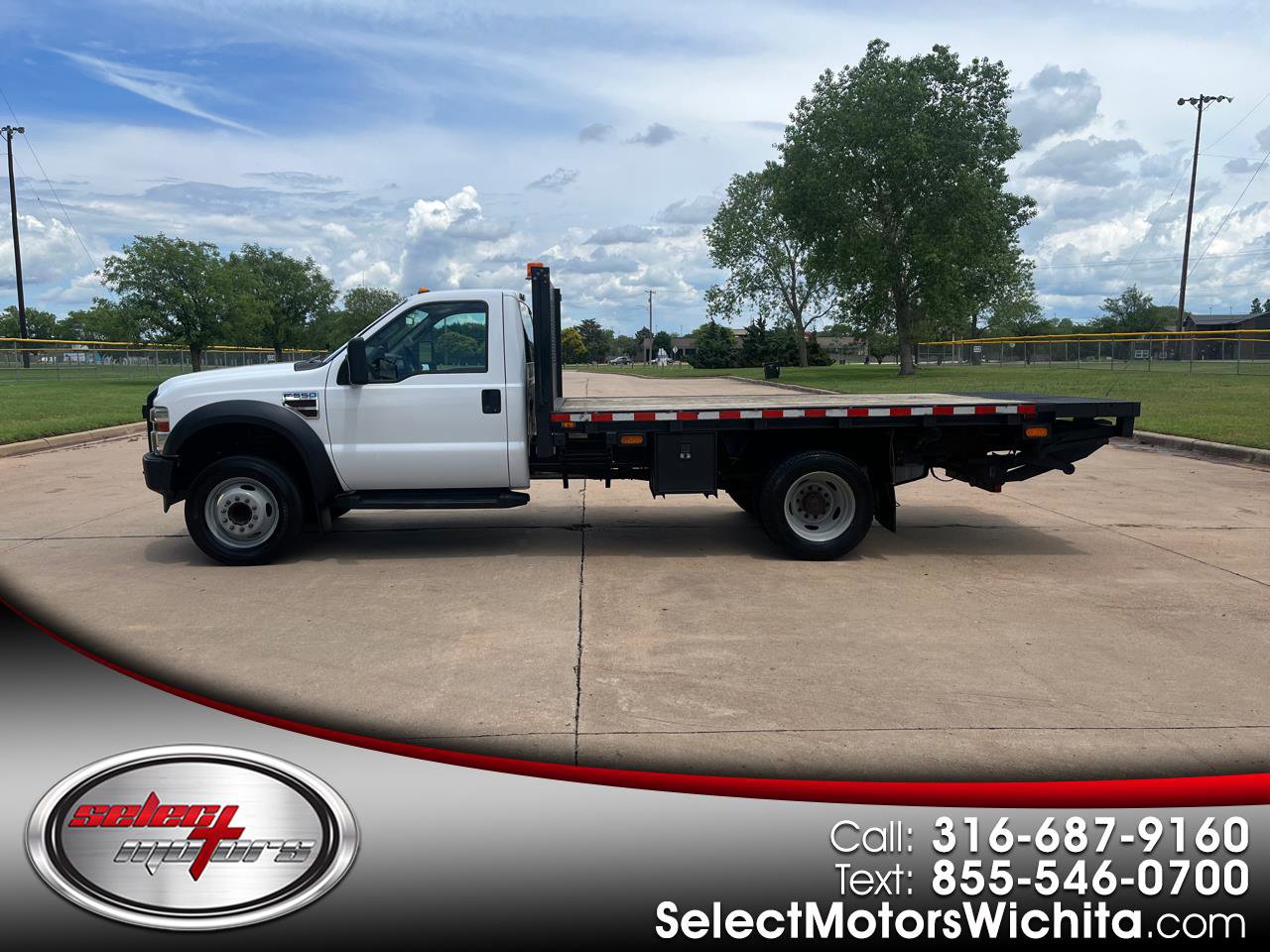 Used 2009 Ford F550 2WD Regular Cab Super Duty image 1