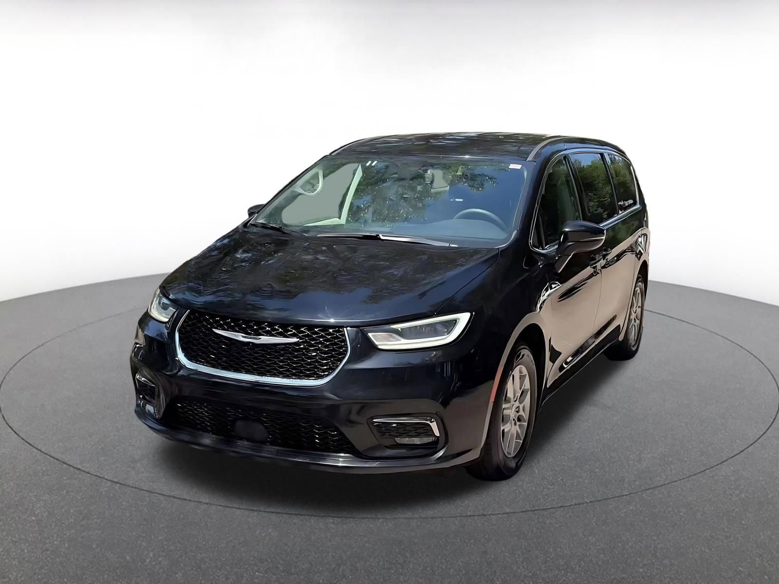 Used 2024 Chrysler Pacifica Touring-L FWD image 7