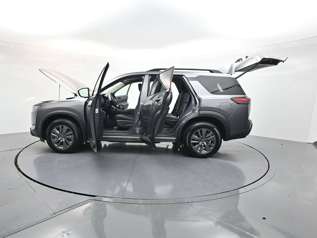 Used 2025 Nissan Pathfinder SV FWD image 35
