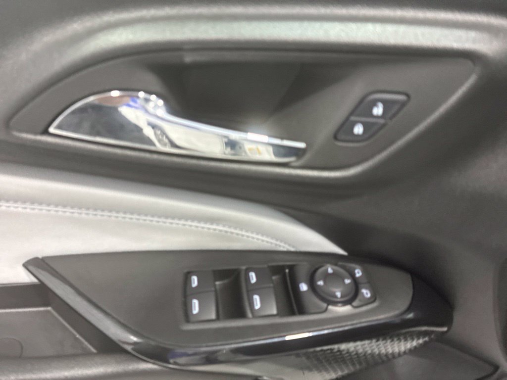 Used 2025 Chevrolet Trax LT FWD image 15