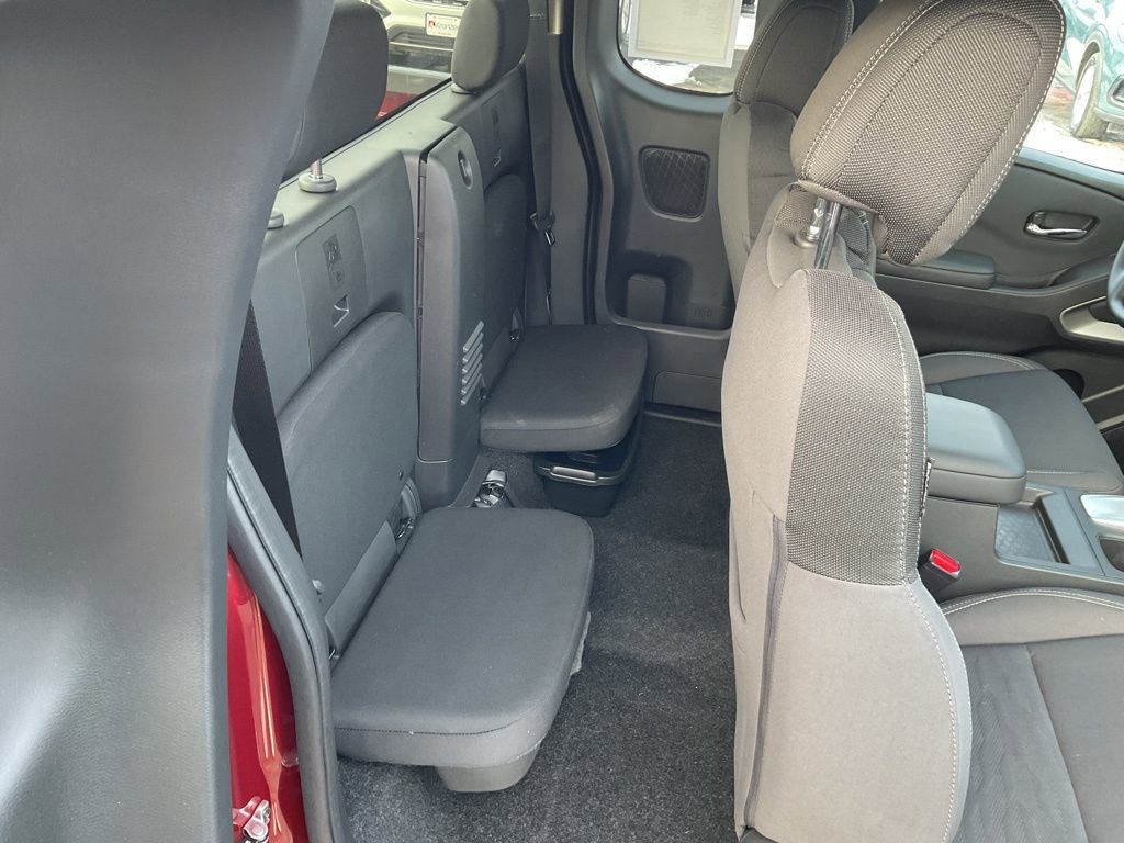 Used 2024 Nissan Frontier SV image 19