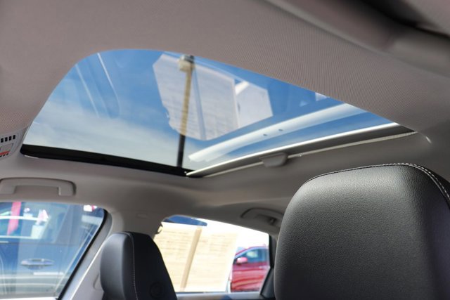 Used 2025 Volkswagen Jetta SE image 23