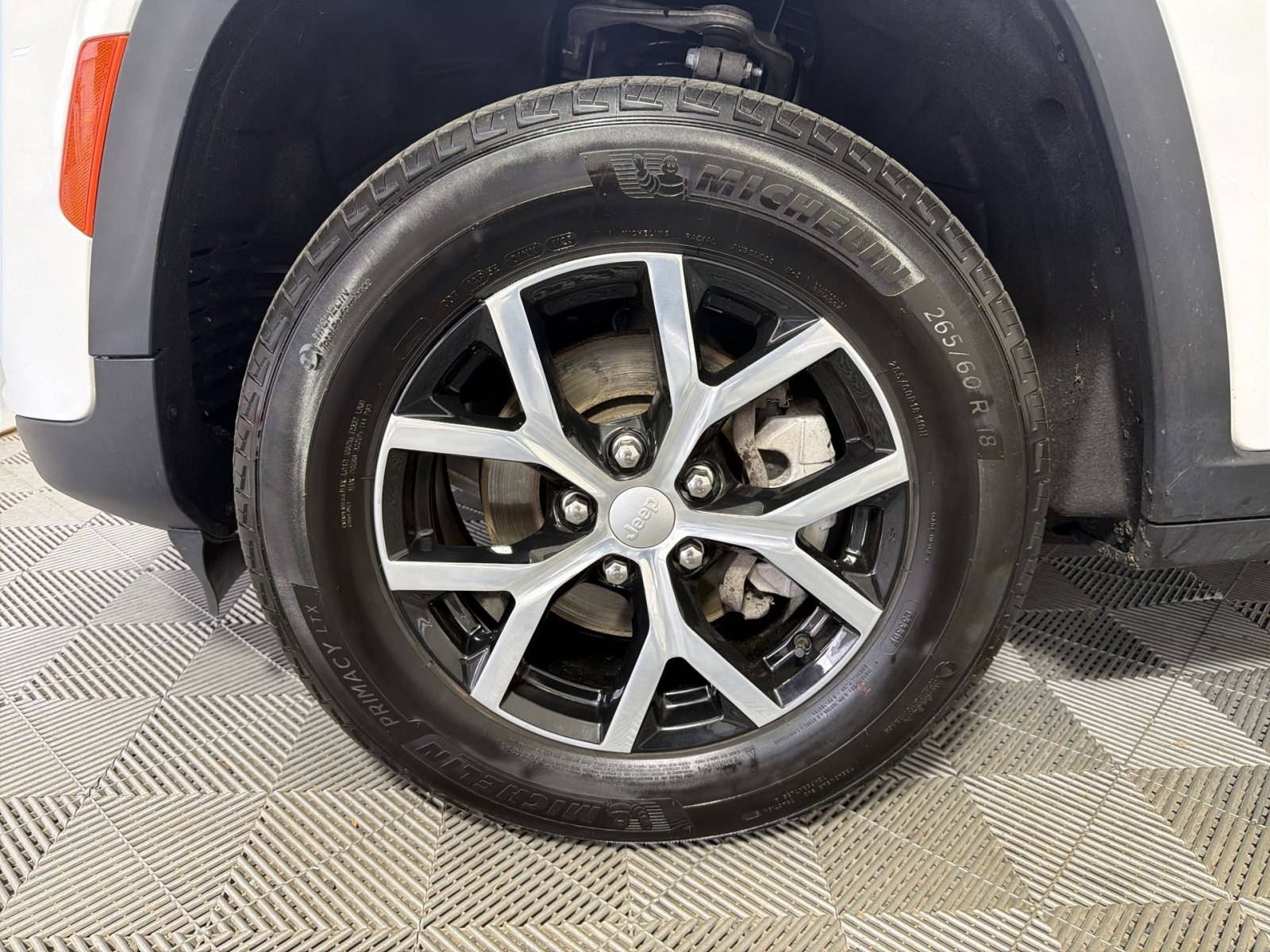 Used 2023 Jeep Grand Cherokee Limited image 12