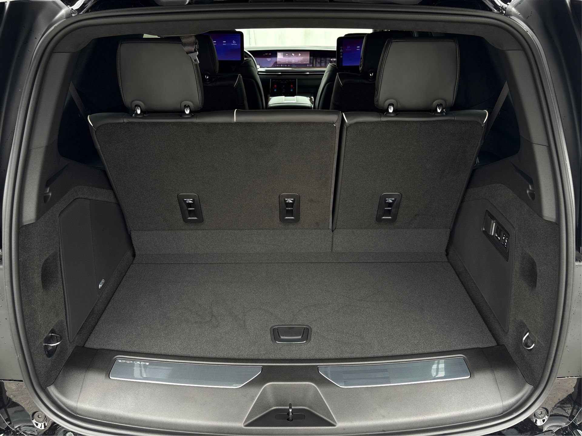 New 2026 Cadillac Escalade Platinum Sport AWD/4WD image 11