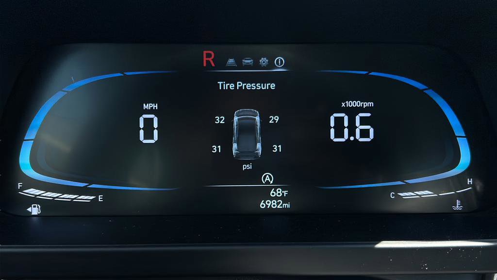 Certified 2025 Hyundai Elantra SE image 23