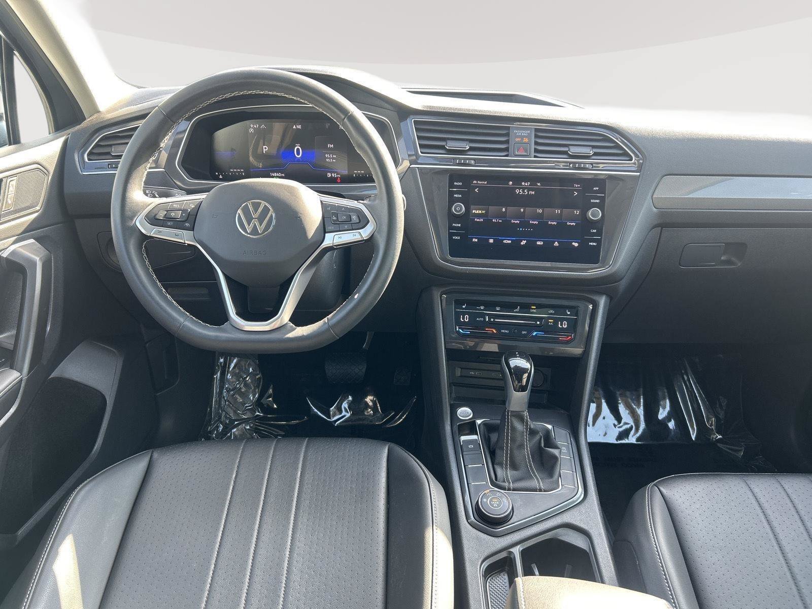 Certified 2024 Volkswagen Tiguan SE AWD/4WD image 15