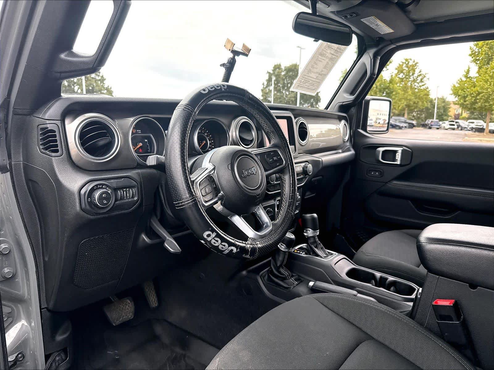 Used 2020 Jeep Gladiator Overland AWD/4WD image 20