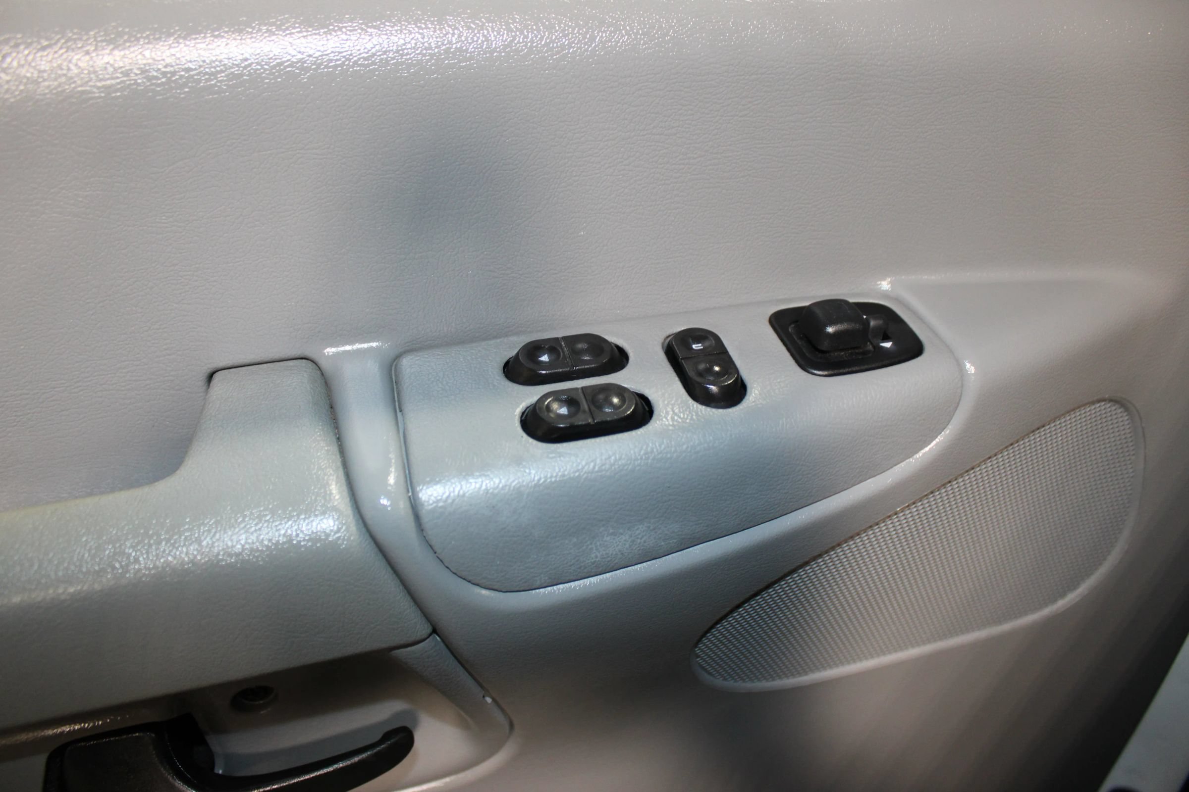 Used 2008 Ford E-350 and Econoline 350 XL RWD image 10