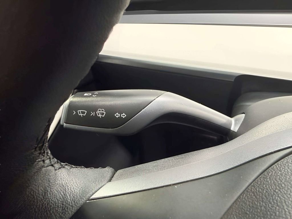 Used 2022 Tesla Model Y Long Range AWD/4WD image 29