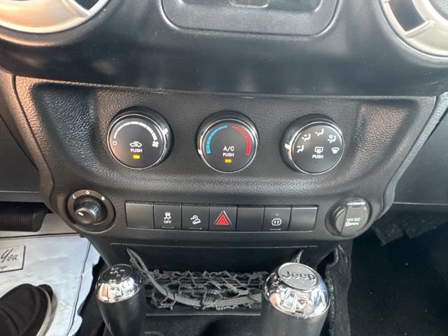 Used 2012 Jeep Wrangler Unlimited Sahara w/ Connectivity Group AWD/4WD image 17