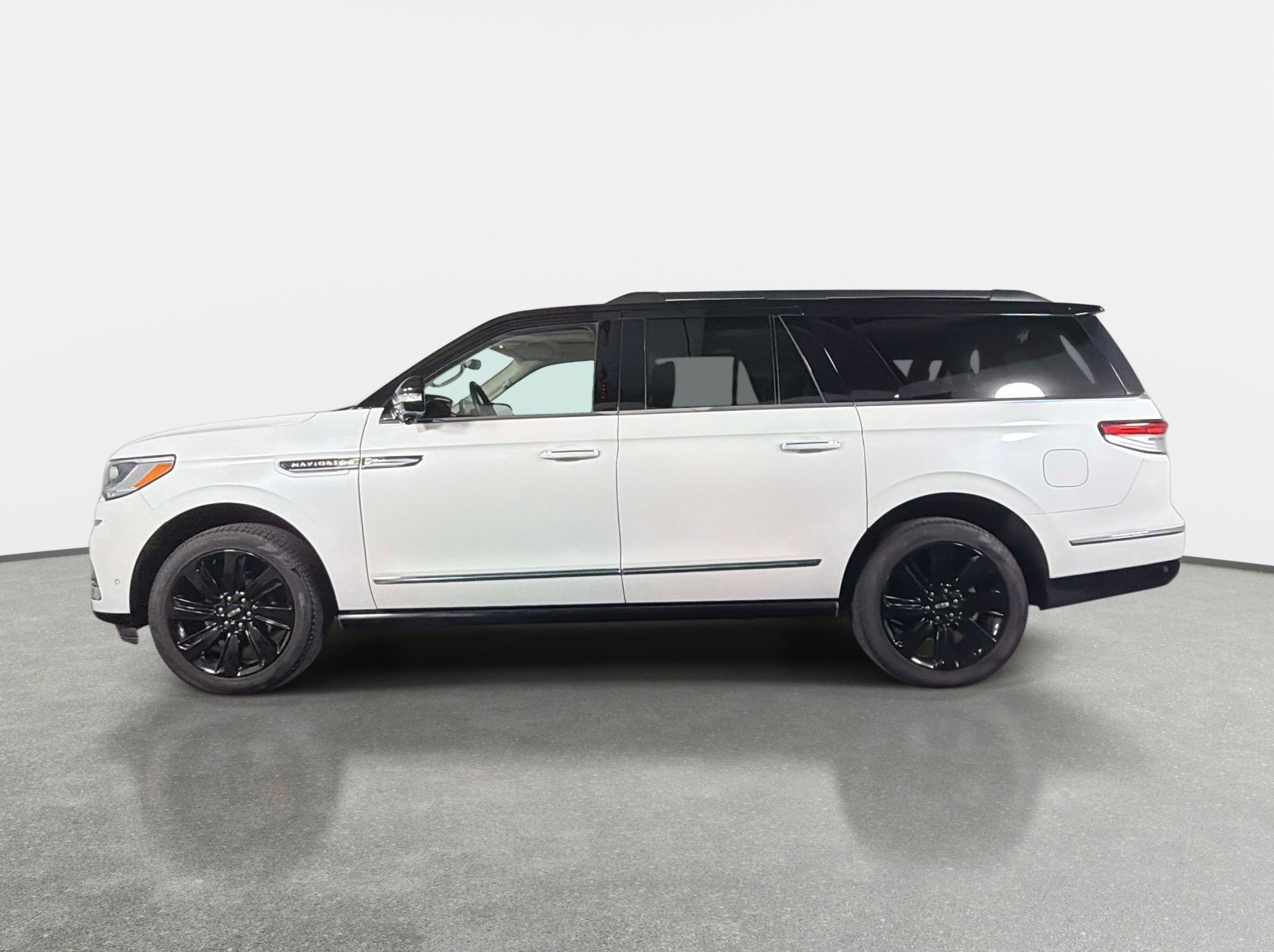 Used 2024 Lincoln Navigator L Black Label AWD/4WD image 13