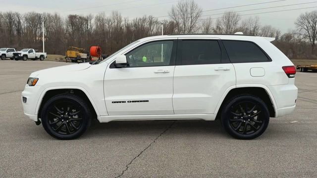 Used 2020 Jeep Grand Cherokee Altitude AWD/4WD image 5