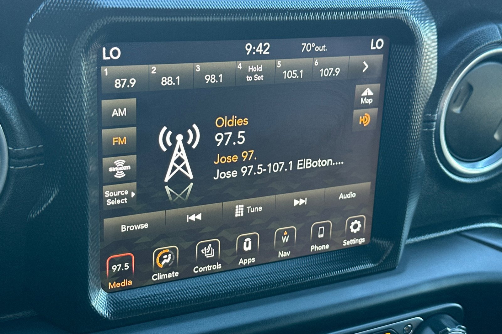 Used 2020 Jeep Gladiator Overland image 17