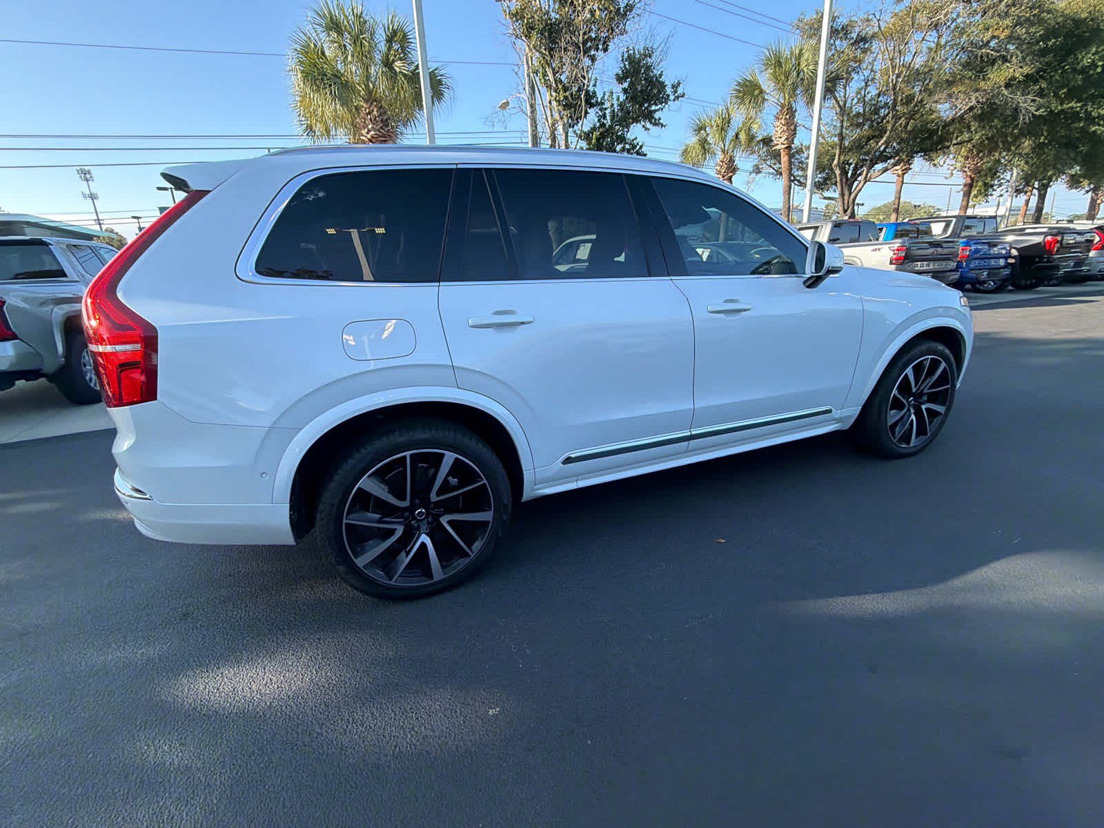Used 2024 Volvo XC90 B6 Ultimate w/ Lounge Package AWD/4WD image 17