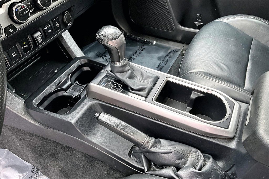 Used 2022 Toyota Tacoma Limited image 19