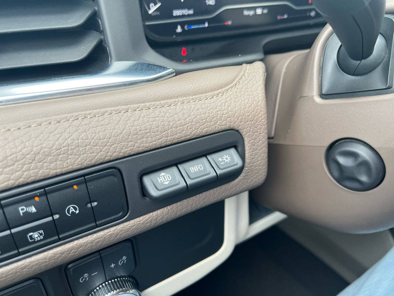 Used 2023 GMC Yukon Denali image 36