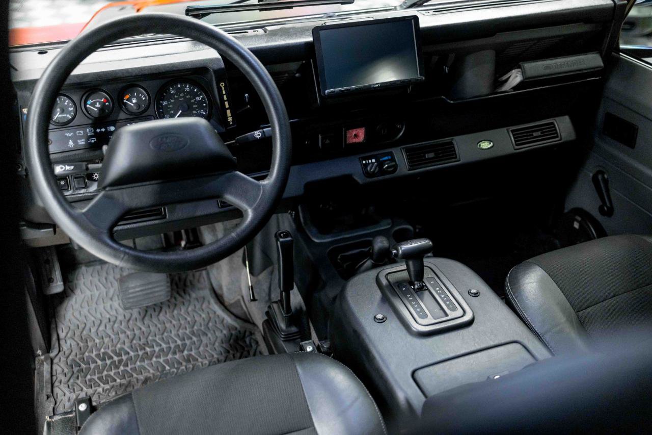 Used 1997 Land Rover Defender 90 AWD/4WD image 2