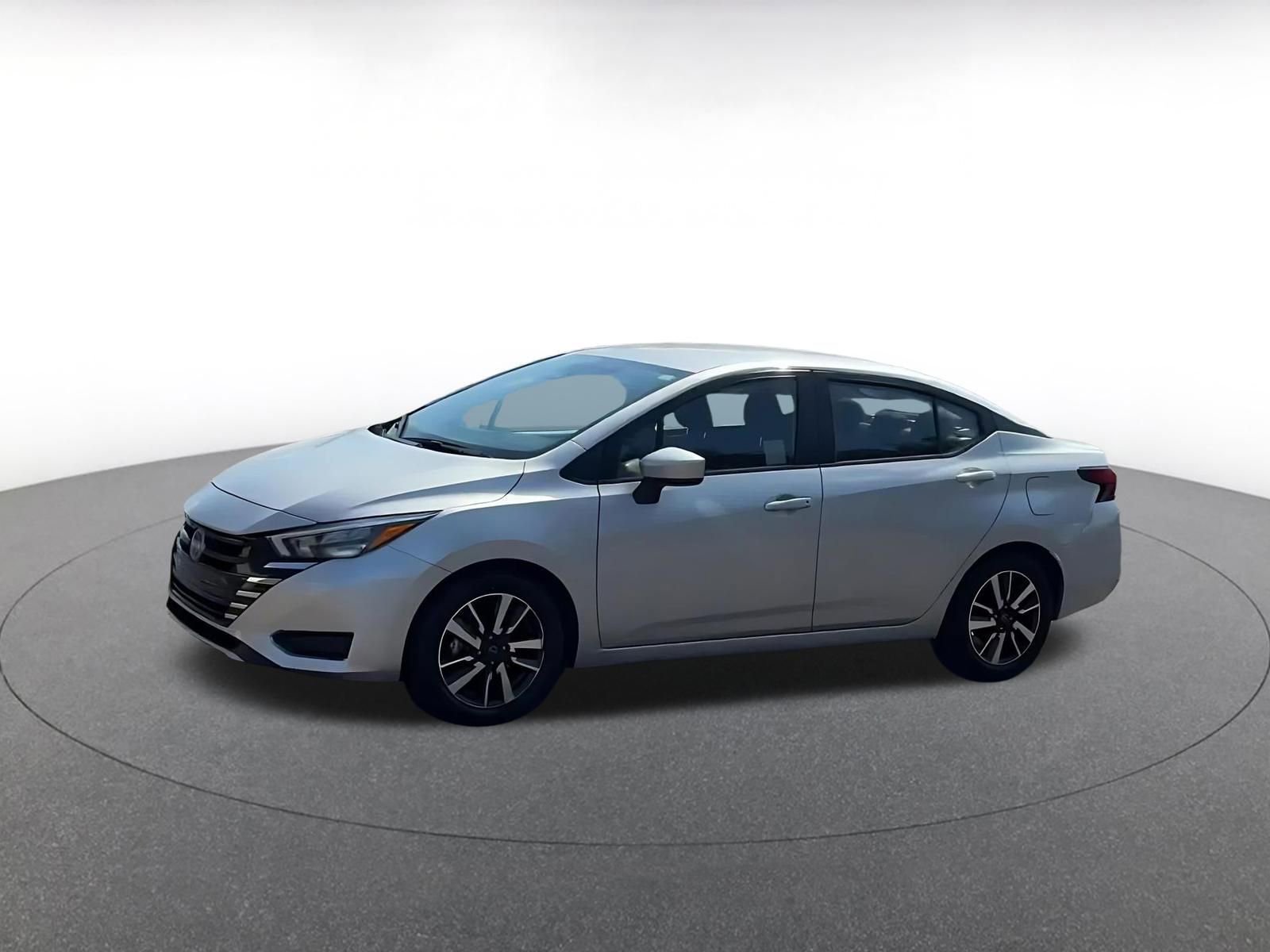 Used 2025 Nissan Versa SV image 8