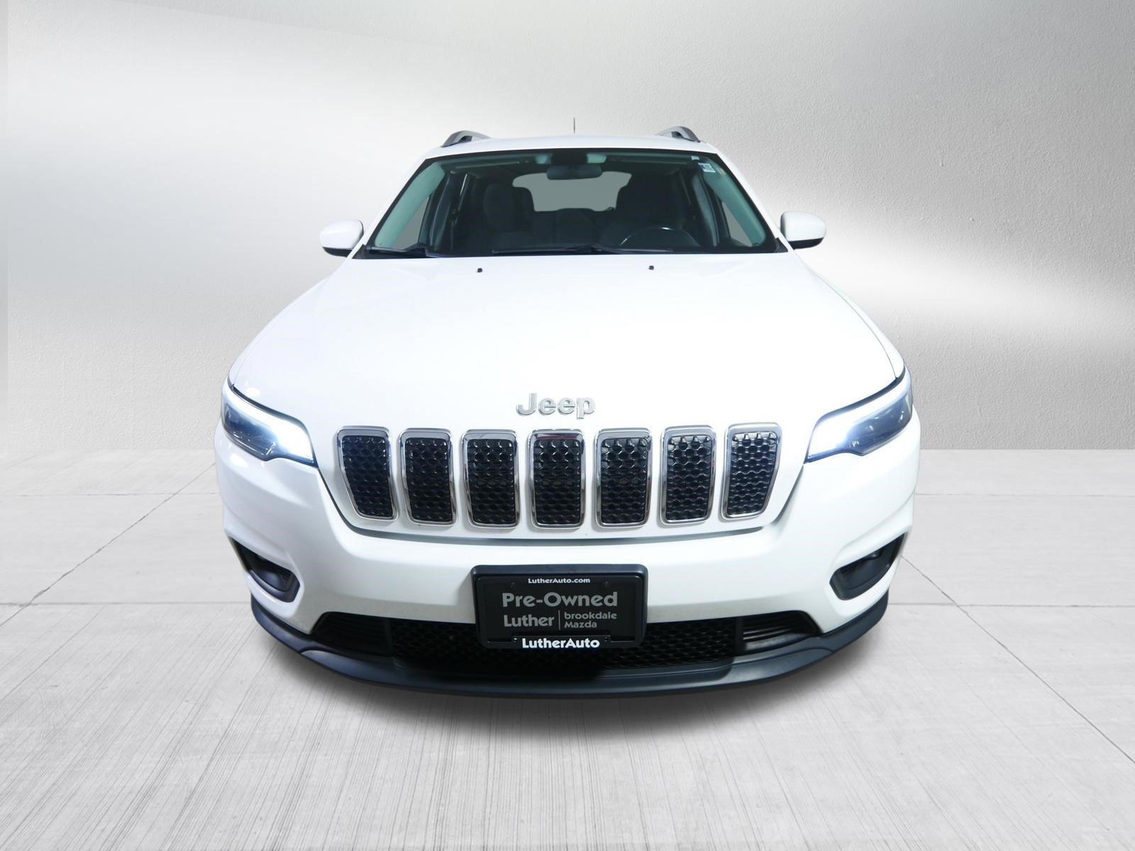 Used 2019 Jeep Cherokee Latitude w/ Cold Weather Group AWD/4WD image 2