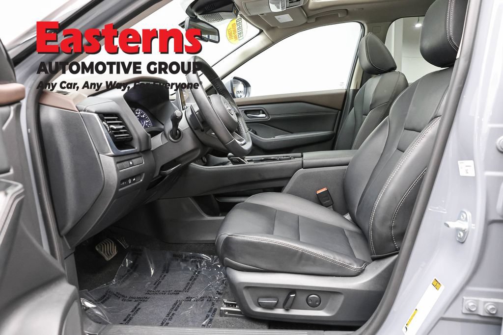 Used 2023 Nissan Rogue SL AWD/4WD image 14