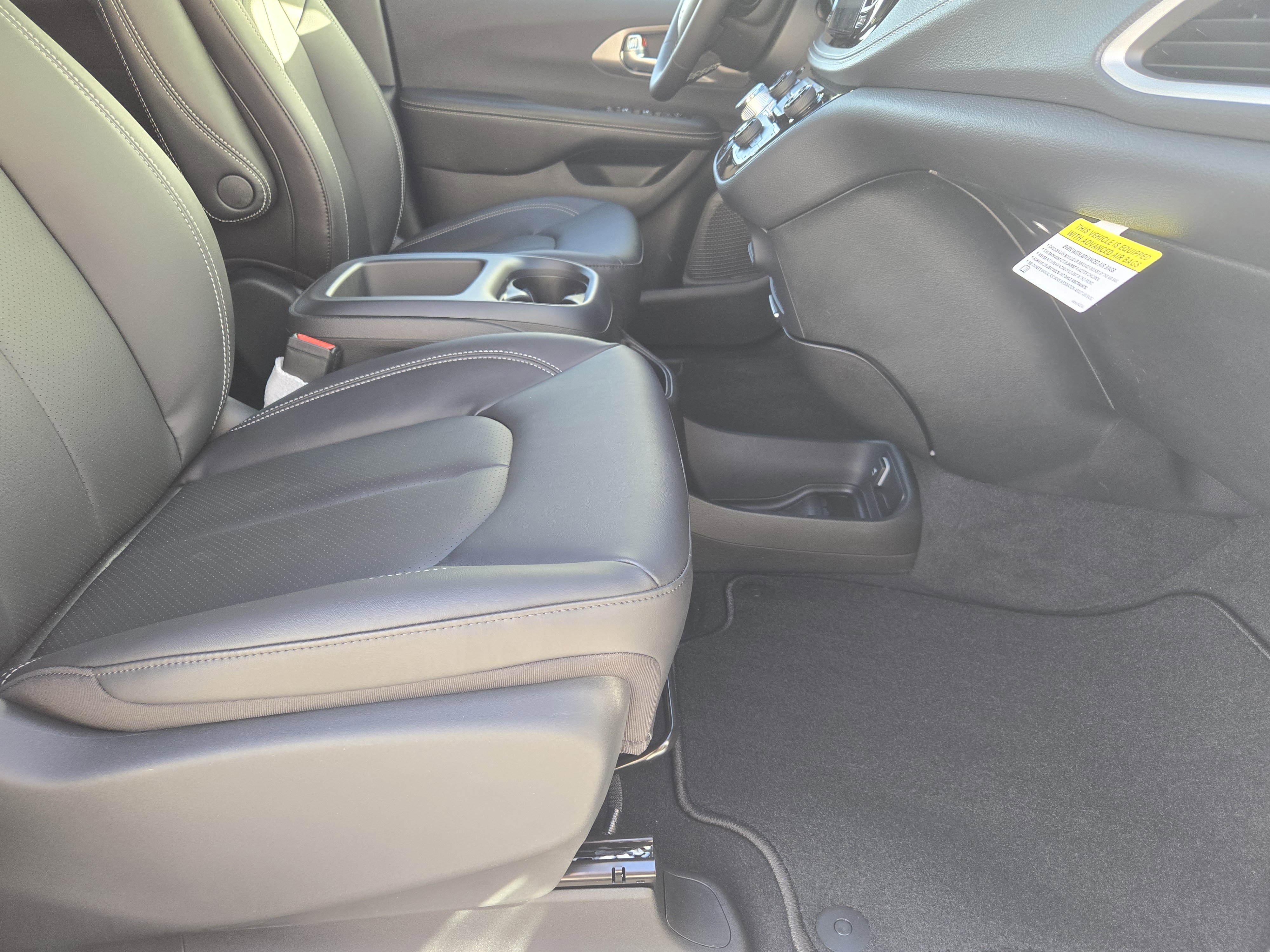 New 2026 Chrysler Pacifica Select w/ S Appearance Package image 11