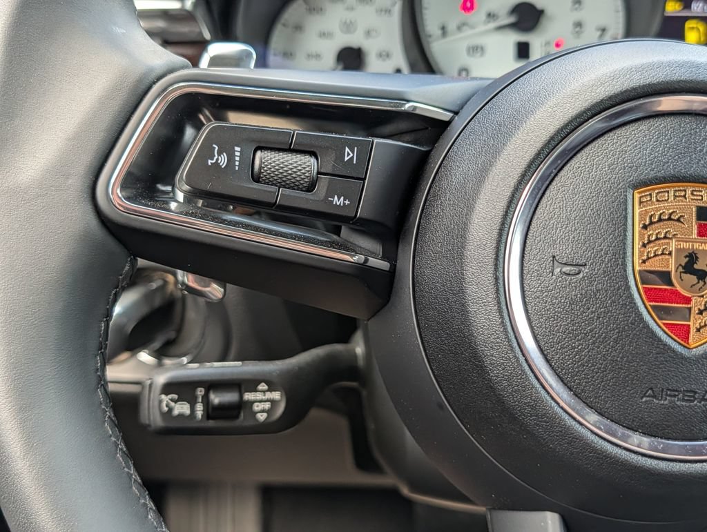 Certified 2025 Porsche Macan AWD/4WD image 20