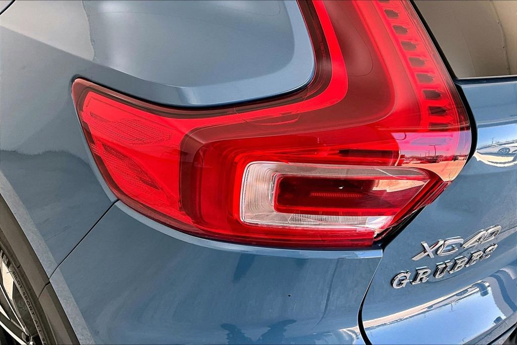 Used 2023 Volvo XC40 B5 Ultimate w/ Protection Package Premier image 41