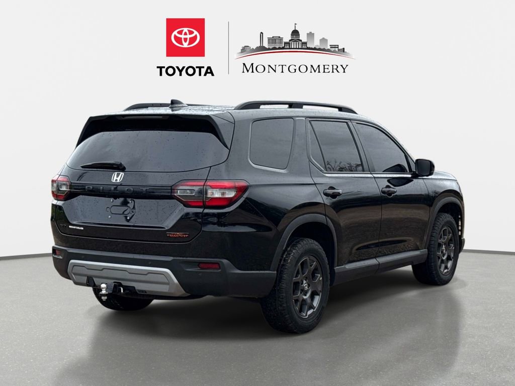 Used 2025 Honda Pilot TrailSport image 4