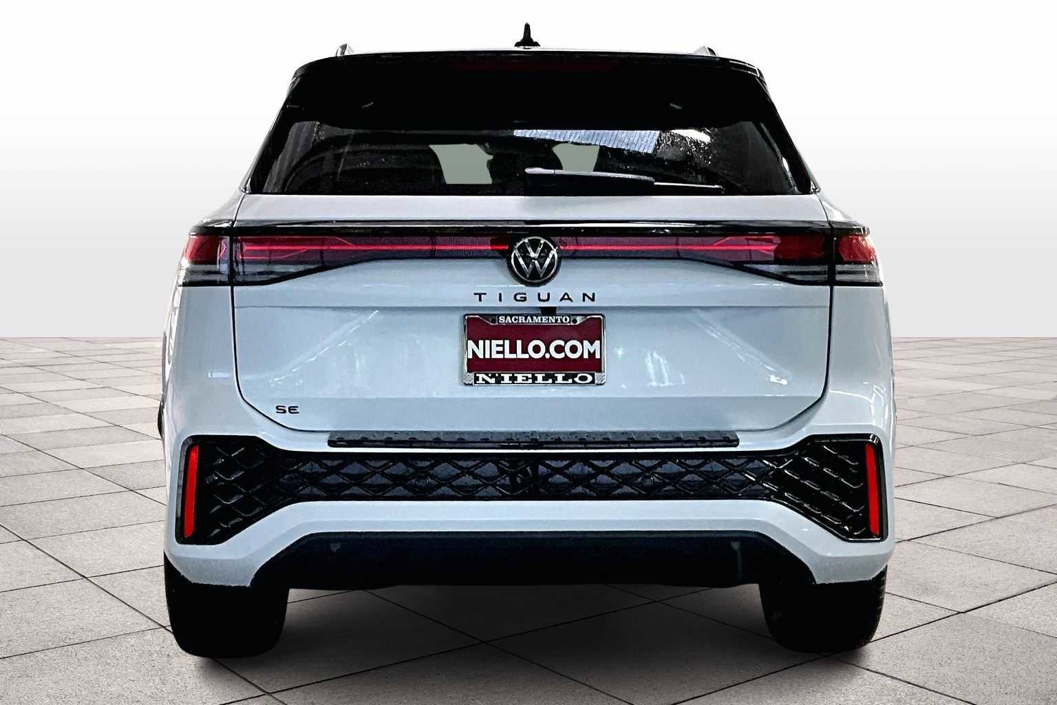 New 2026 Volkswagen Tiguan SE R-Line image 6