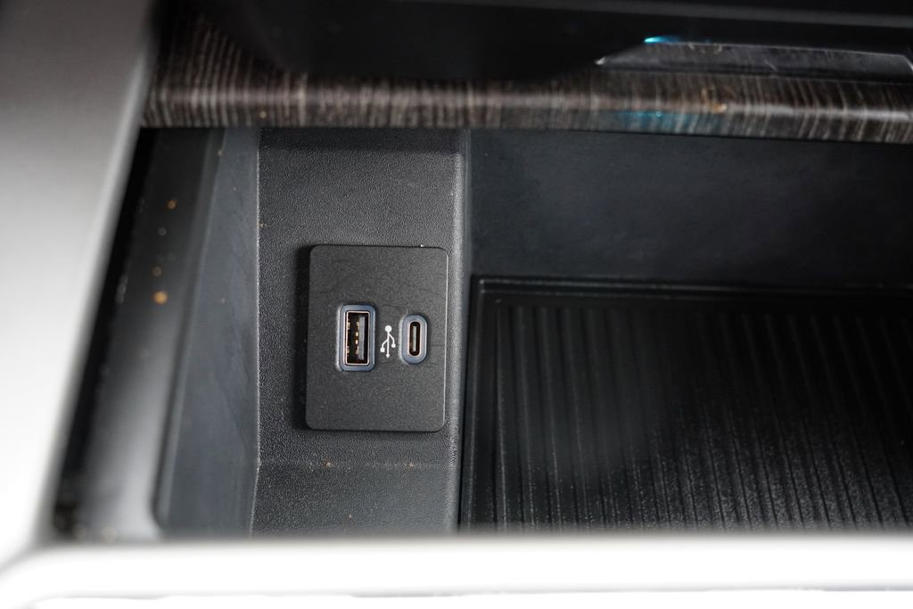 Used 2021 Ford F350 Lariat w/ Chrome Package image 30