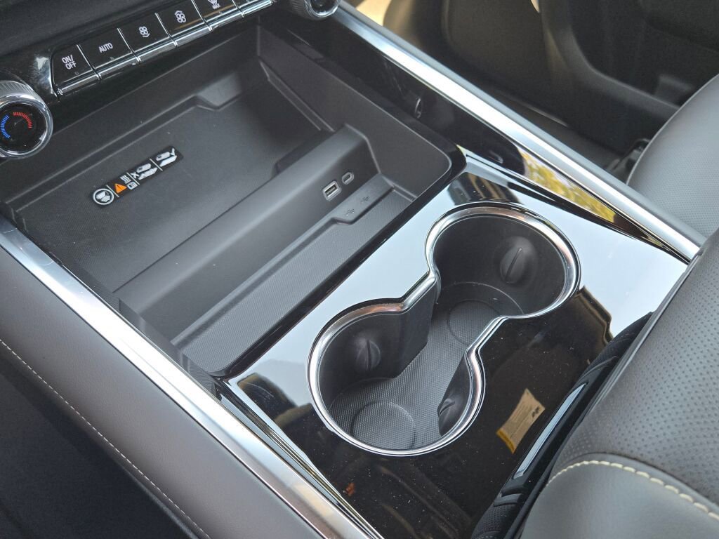 Used 2025 Chevrolet Suburban Premier image 33