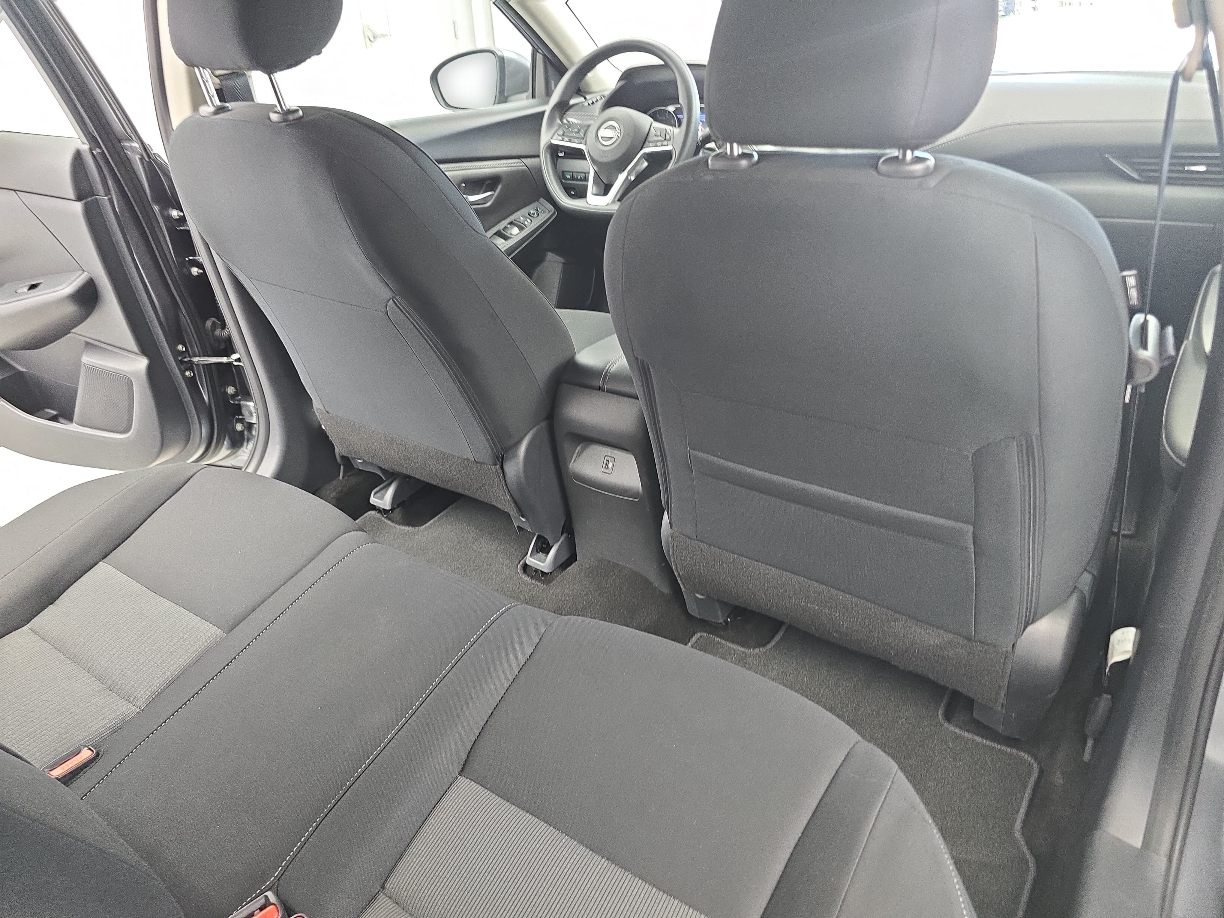 Used 2025 Nissan Sentra SV FWD image 11