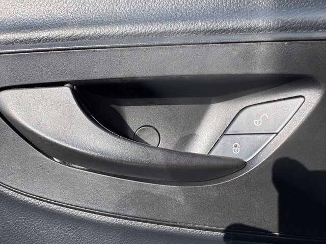 Used 2024 Mercedes-Benz Sprinter 2500 image 9