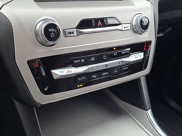 Certified 2024 Ford Explorer XLT w/ Equipment Group 202A image 24