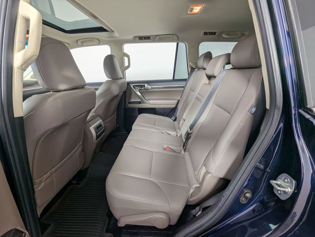 Used 2020 Lexus GX 460 Premium w/ Premium Package image 14