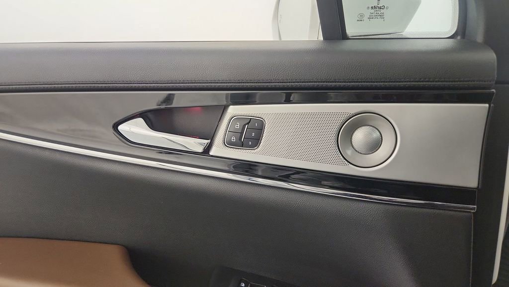 Used 2023 Lincoln Nautilus Reserve w/ Equipment Group 202A image 24