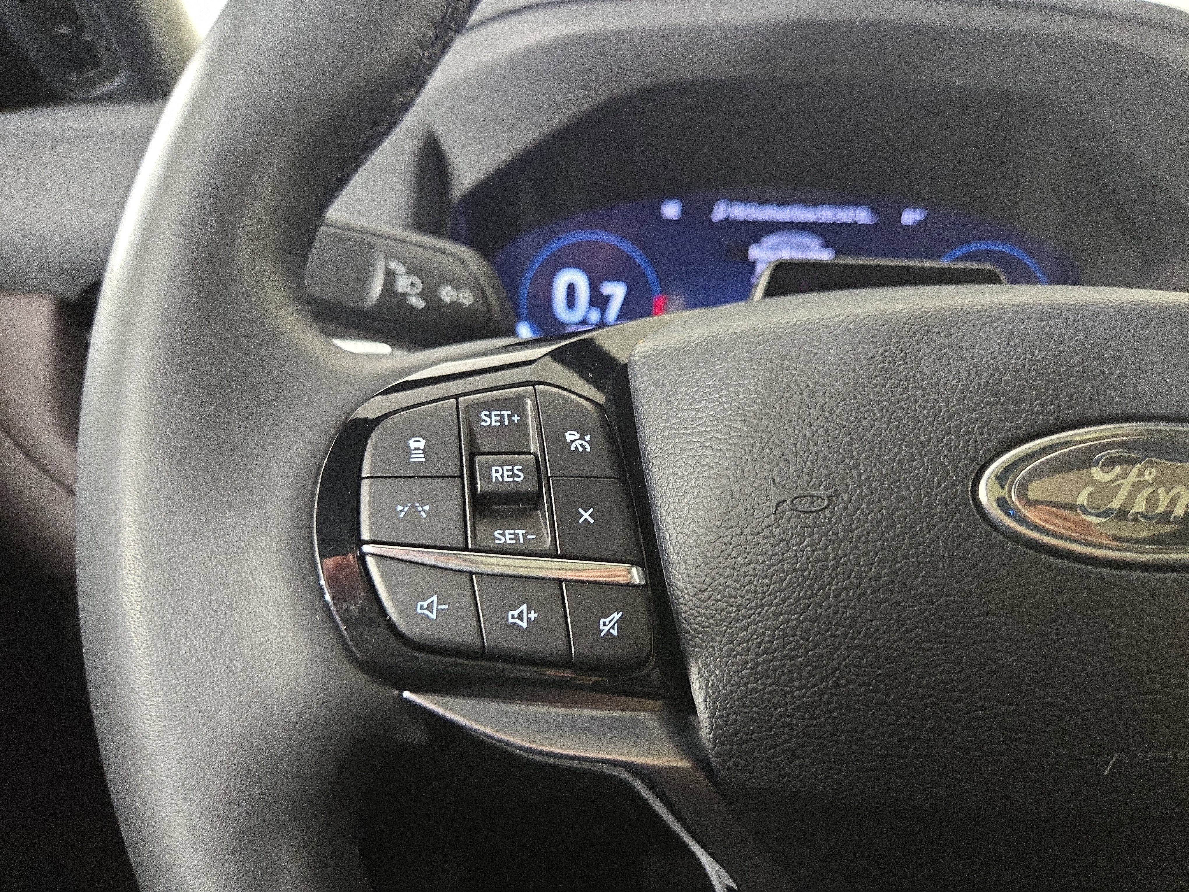 Used 2025 Ford Explorer Platinum w/ LUX Leather Package AWD/4WD image 16