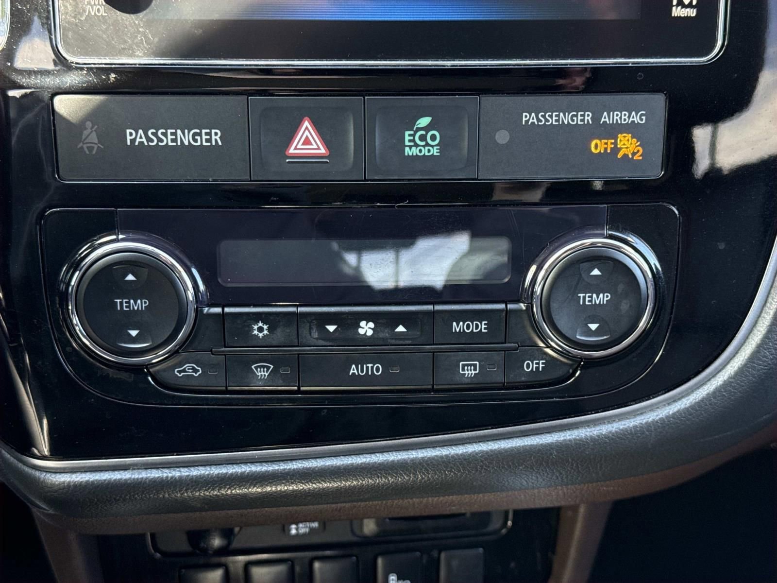 Used 2018 Mitsubishi Outlander 4WD Plug-In Hybrid image 11