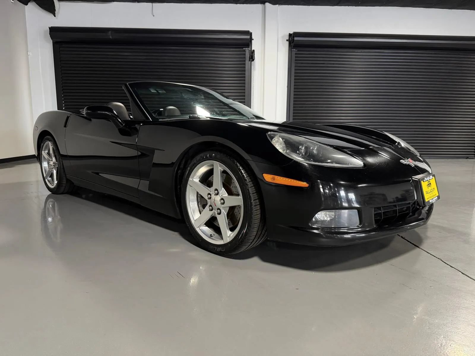 Used 2005 Chevrolet Corvette Convertible w/ Preferred Equipment Group RWD image 3