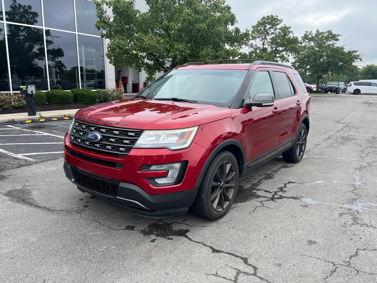 Used 2017 Ford Explorer XLT w/ Equipment Group 202A AWD/4WD image 7