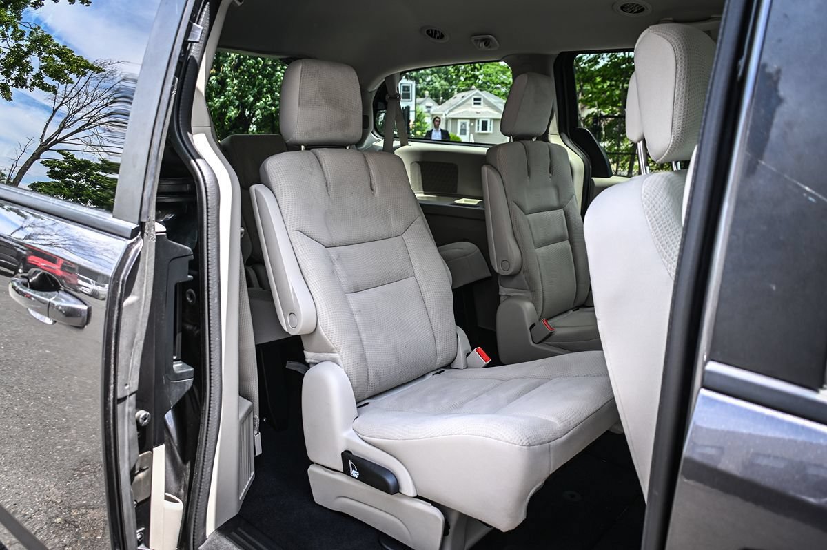 Used 2018 Dodge Grand Caravan SE w/ UConnect Hands-Free Group FWD image 17
