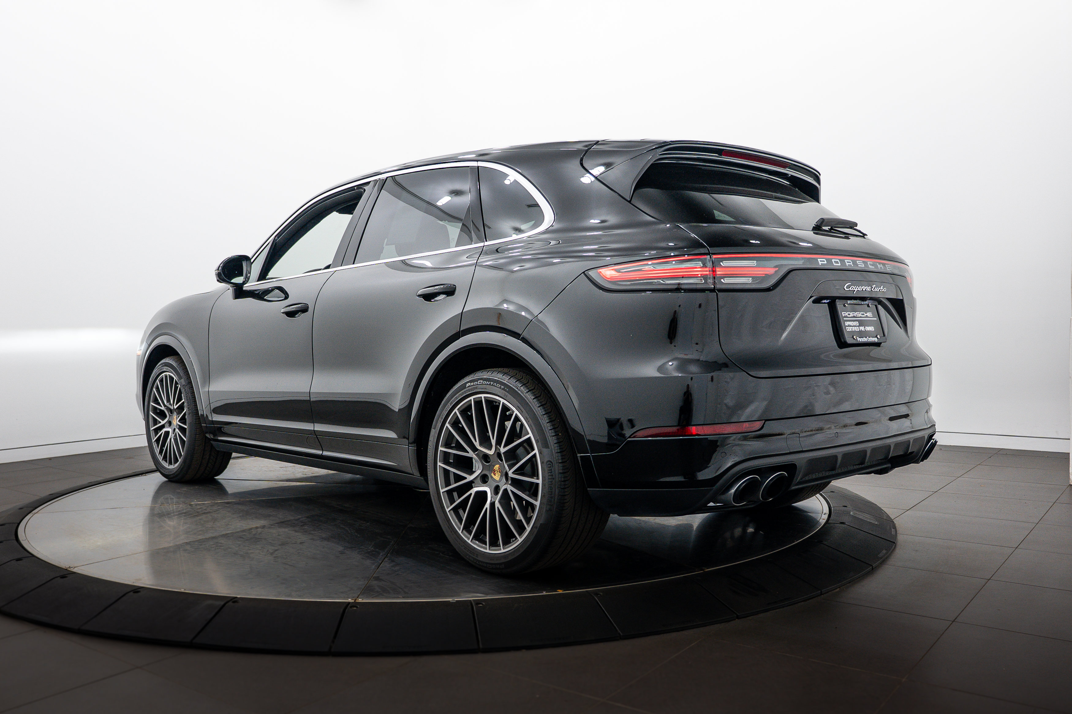 Certified 2023 Porsche Cayenne Turbo AWD/4WD image 3