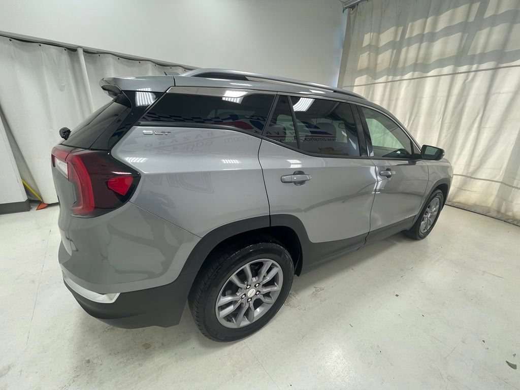 Used 2024 GMC Terrain SLT AWD/4WD image 5