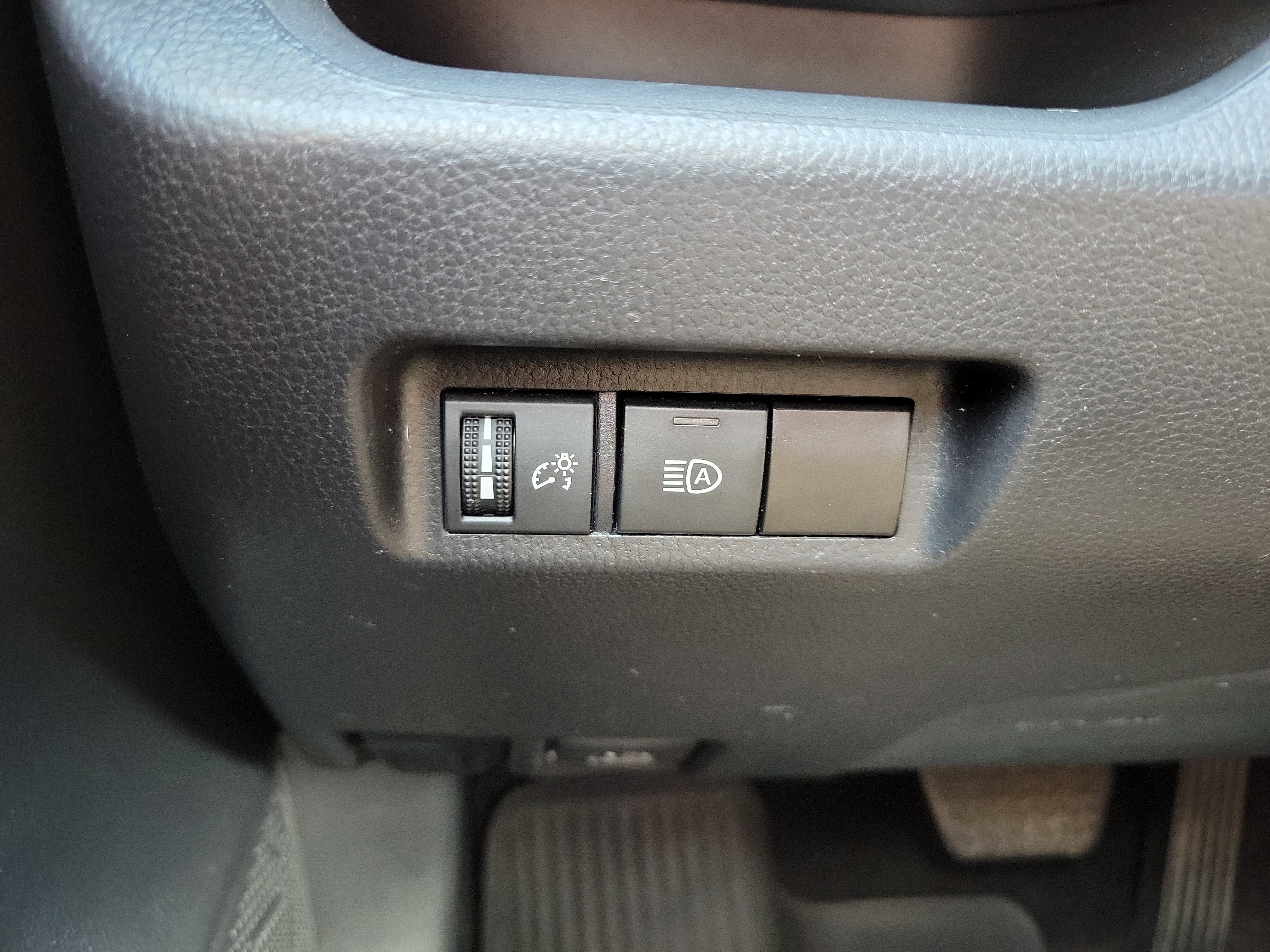 Used 2022 Toyota RAV4 XLE FWD image 24